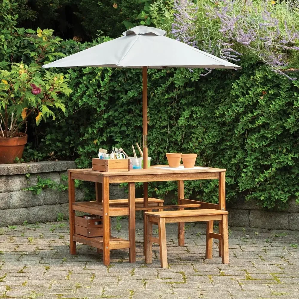 Kids Outdoor Bench Table - 子供用屋外クレートテーブル、ベンチ＆傘セット：アカシア材製アクティビティデスク（クレート、キャディー、収納棚付き） | 子供たちの遊びとピクニック